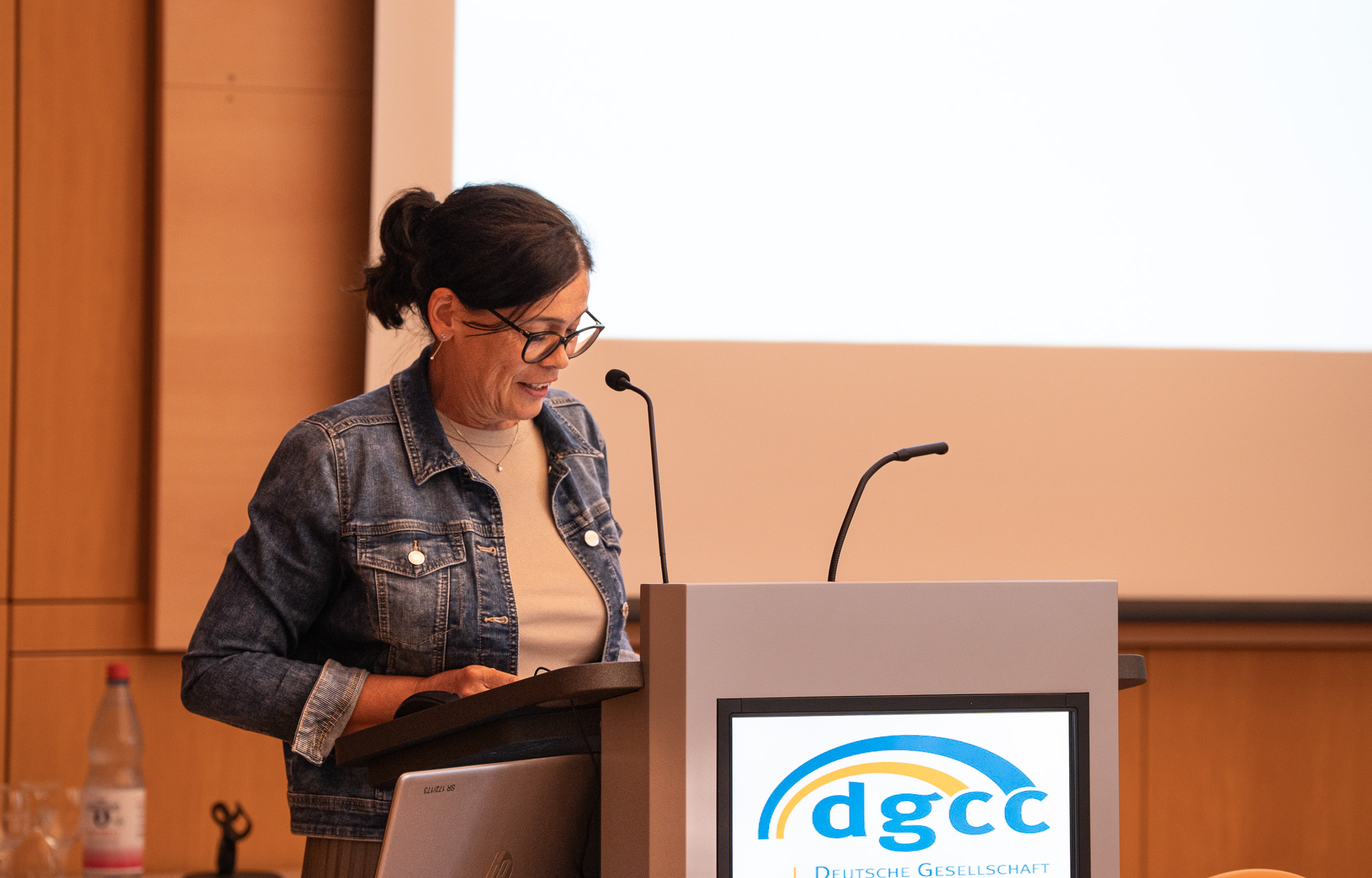 FEAFA8D9-048C-4614-9763-010CCDB87EA1